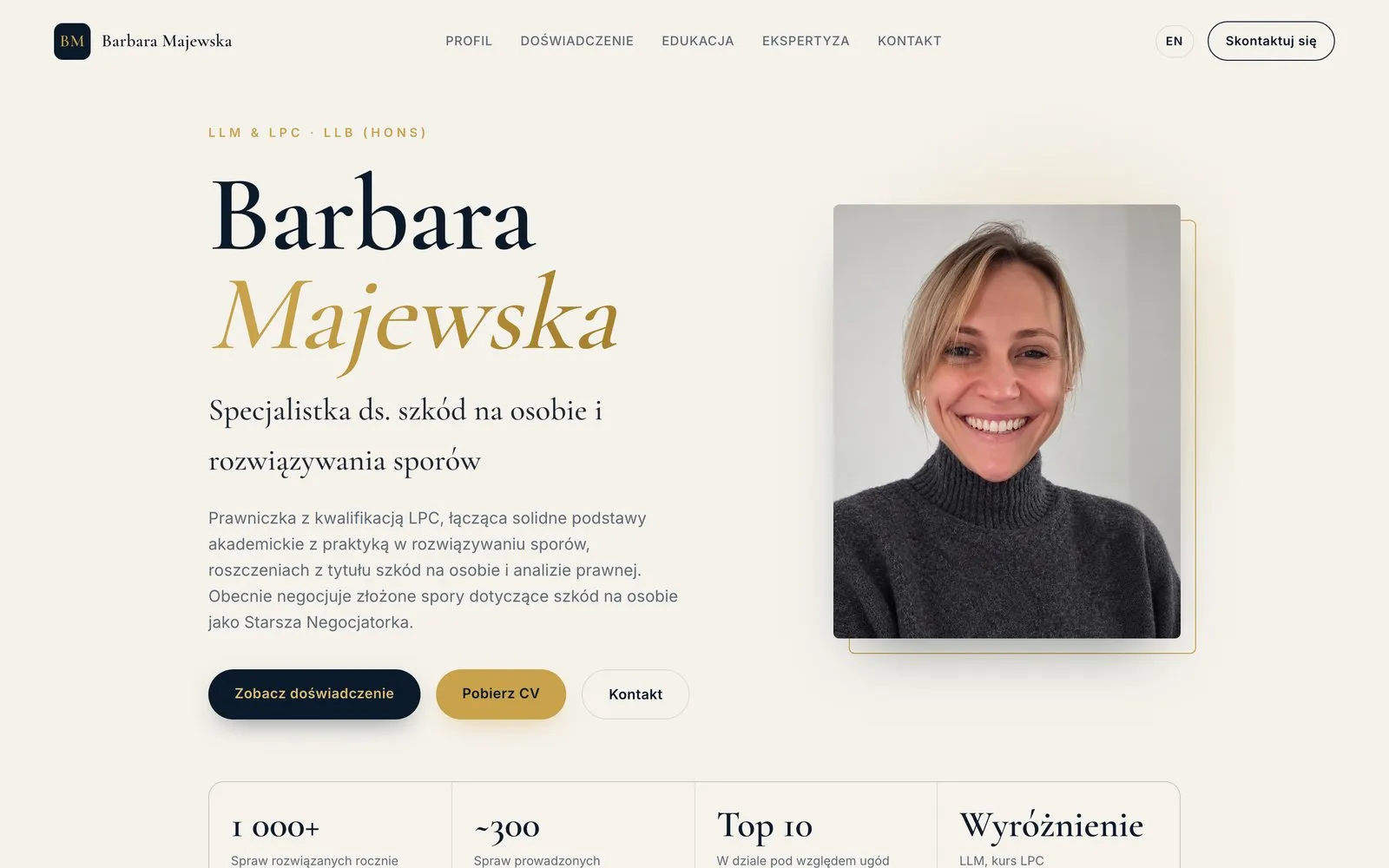 The same page after switching to Polish, with no reload and the Polish CV behind the download button